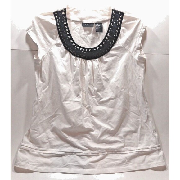 RQT Women Cap Sleeve Top Medium Round Neckline Black Cutouts Bottom Hem Detail - Picture 1 of 7